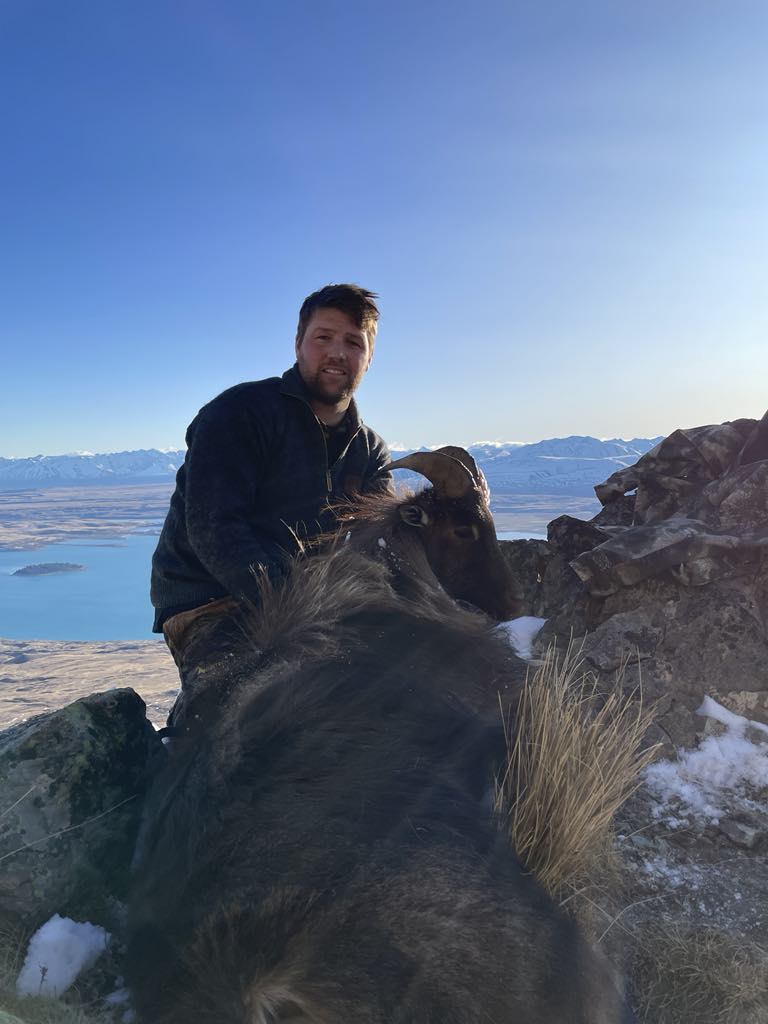 3 Day Tahr Hunt Hunter and Partner